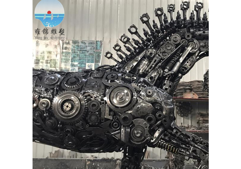 西藏 废弃机械部件艺术拼装