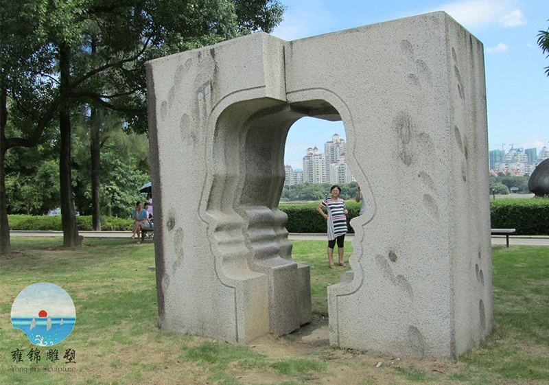 沈阳南江滨公园脸形雕塑