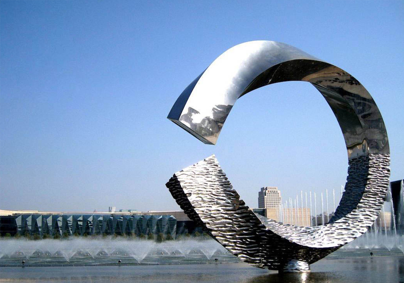 蚌埠《水上月雕塑》
